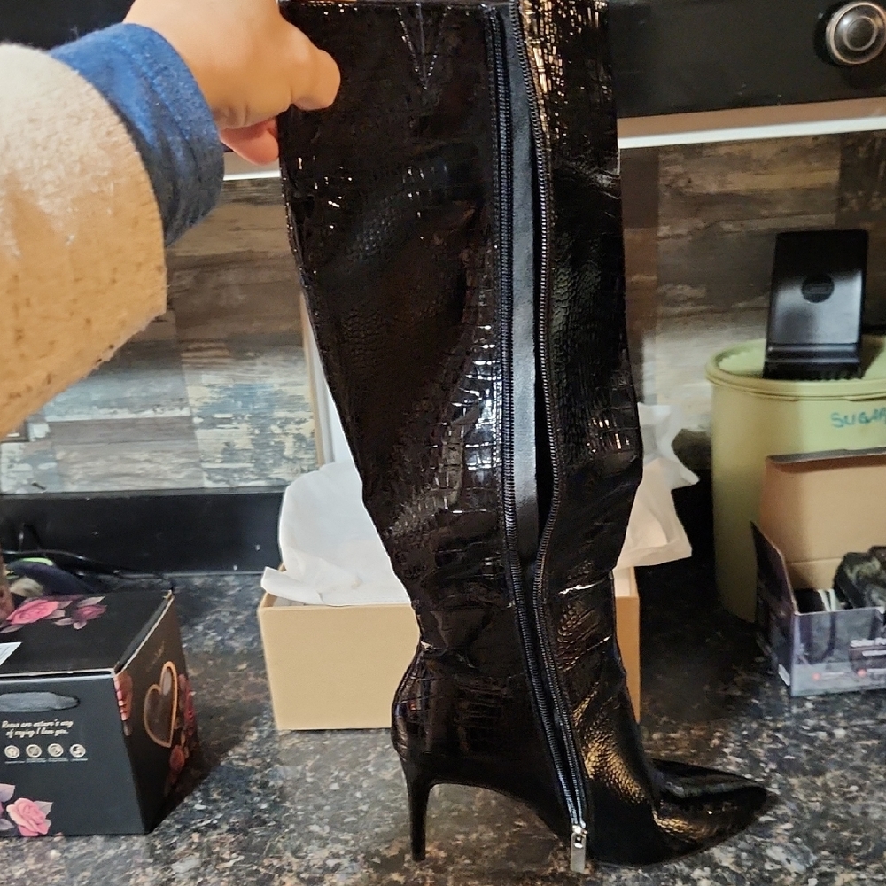 Elegant Black Textured Heeled Boots